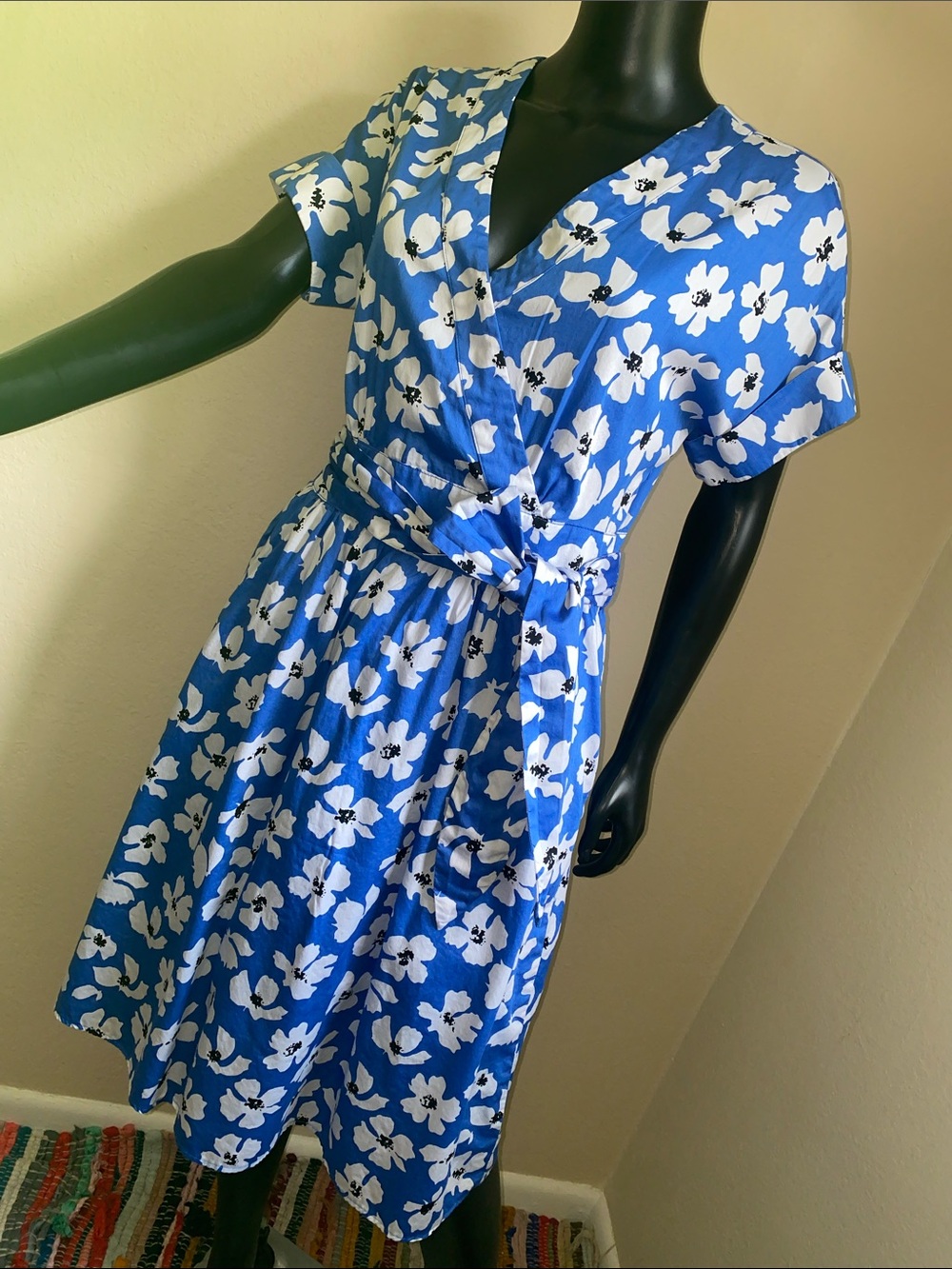 Who What Wear Blue and White Floral Wrap Midi Dress with Pockets - Picture 4 of 14